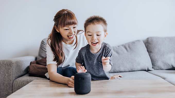 带着孩子的女人