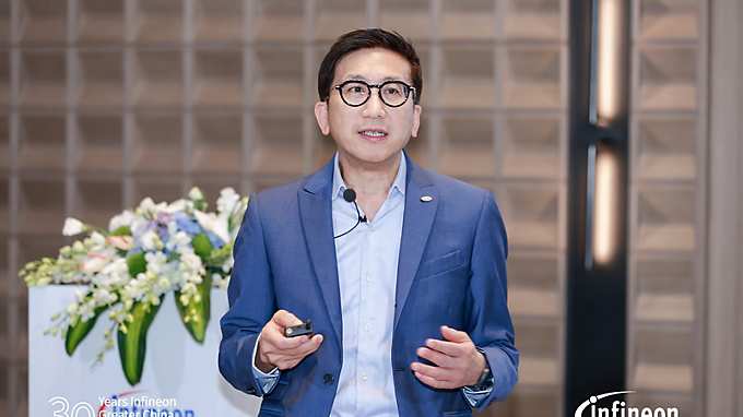 英飞凌科技全球高级副总裁及大中华区总裁、英飞凌科技消费、计算与通讯业务大中华区负责人潘大伟发表主题演讲 