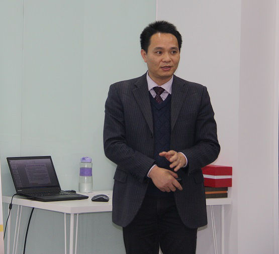 Li Jianqiu explains laboratory plan