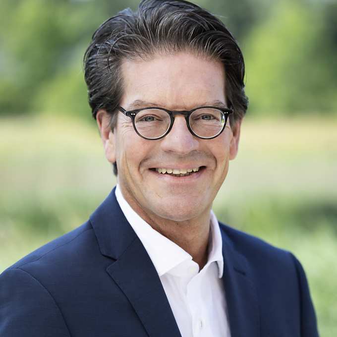 英飞凌汽车事业部总裁 Peter Schiefer