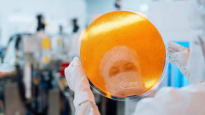 英飞凌超薄硅晶片技术 - 生产现场的晶片图像 